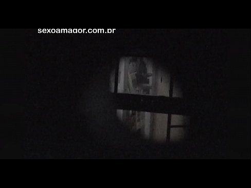 ❤️ Lourinho é filmado secretamente por um voyeur de bairro escondido atrás de tijolos ocos ☑ Porno de qualidade em porno pt.sayhentai.ru ❌